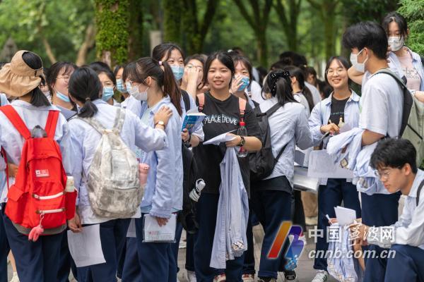 Het belangrijke moment van testresultaten voor 44.900 examinatoren in het toelatingsexamen van het ningbo college in 2022