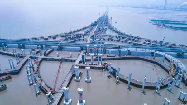 De laatste paalfundering van het Binhai-knooppunt van het Hangyong-project met meerdere lijnen in ningbo fase I is voltooid