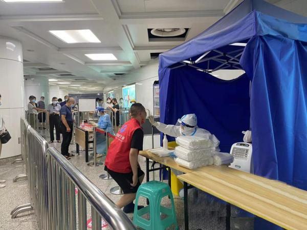 Het metrostation in Ningbo kan ook worden getest op nucleïnezuur en is twee keer per dag geopend