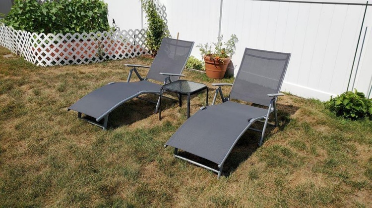 Welke materialen zijn beschikbaar voor poolrecliners?